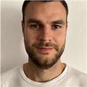 Profesor de Educación Física con el Master de Educación Secundaria y Bachillerato, y Entrenador Personal.